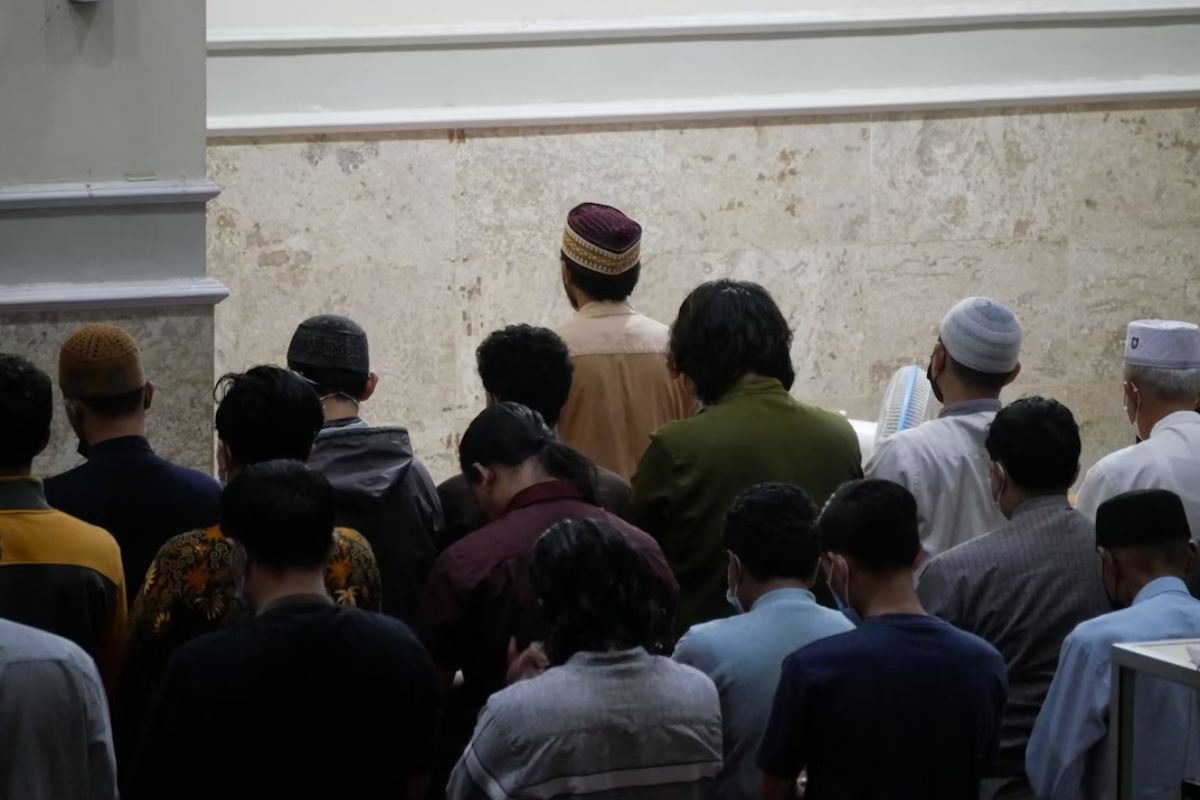 Jamaah salat Jumat di Masjid