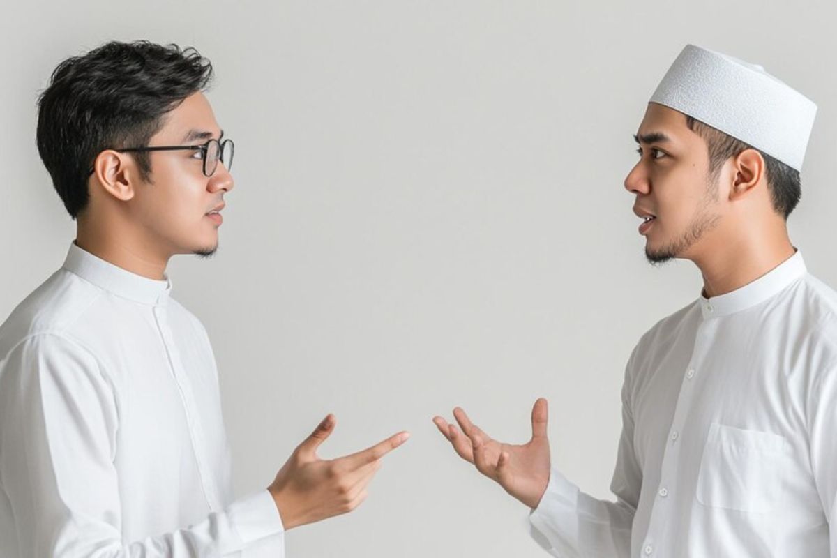 Dua pria muslim yang sedang berbincang