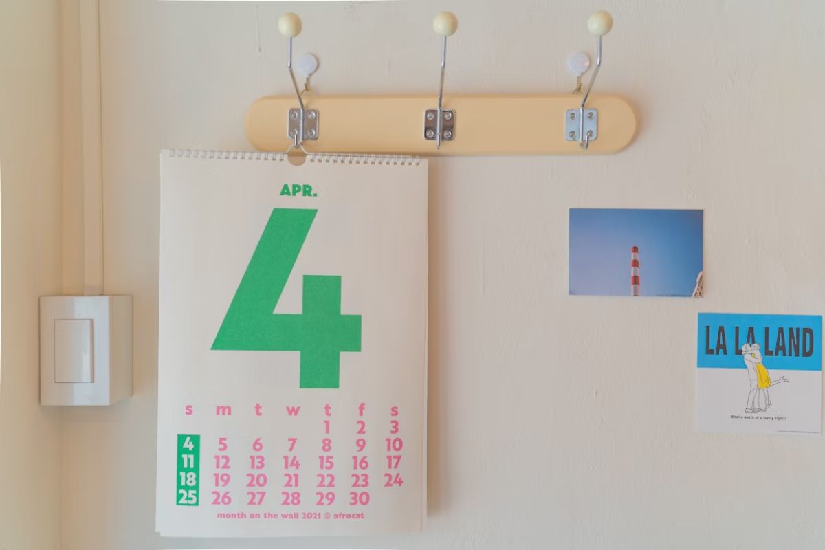 Kalender yang digantung